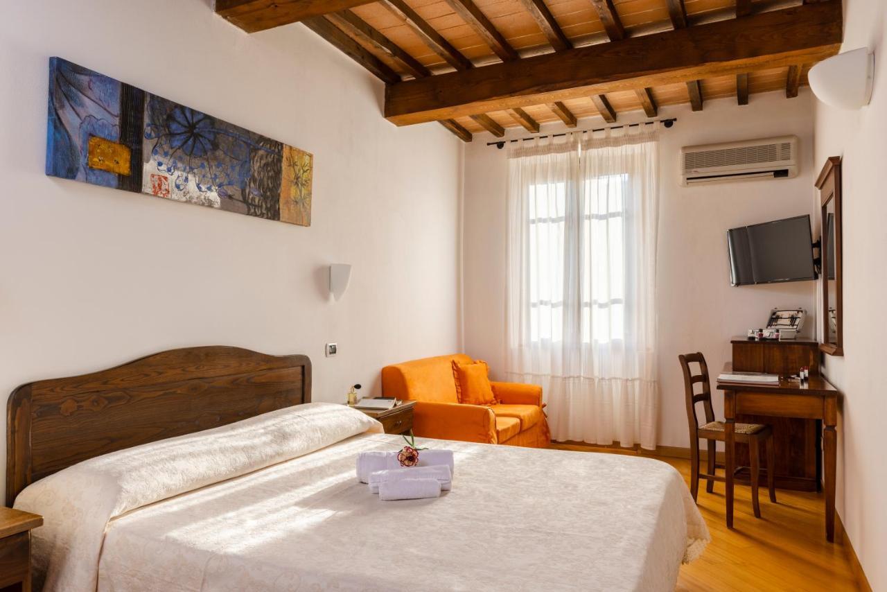 Hotel La Pace Asciano Esterno foto