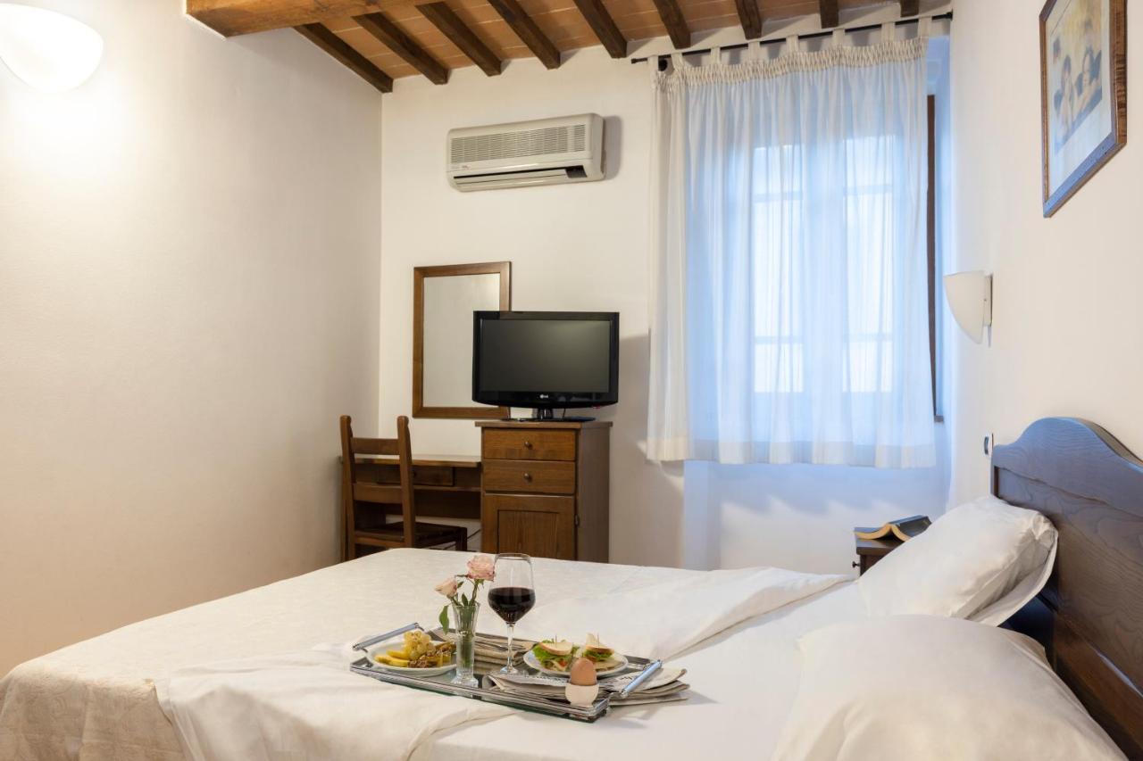 Hotel La Pace Asciano Esterno foto