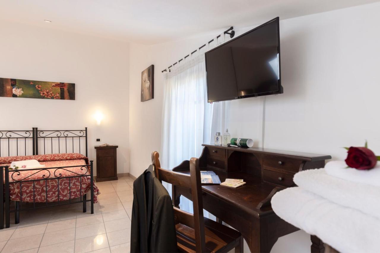 Hotel La Pace Asciano Esterno foto