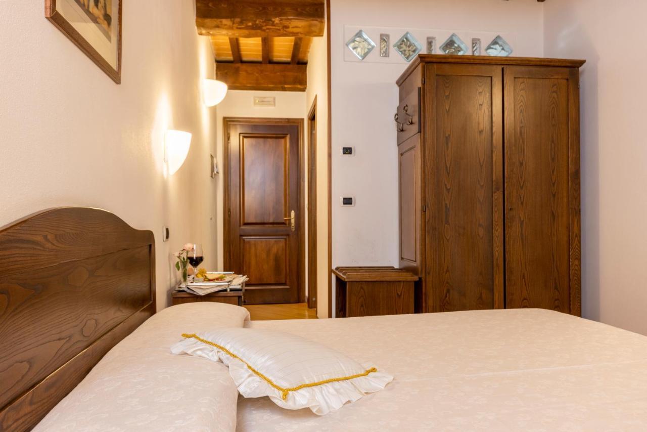 Hotel La Pace Asciano Esterno foto
